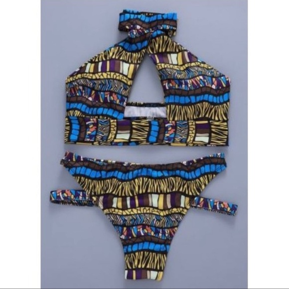 High Neck Cut Out Bikini Set - Picture 3 of 4